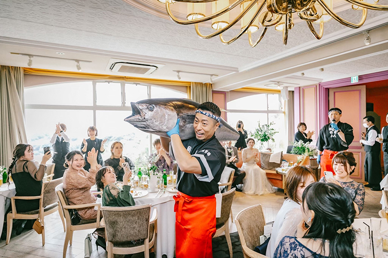 出張マグロ解体ショー　マグロ入場
